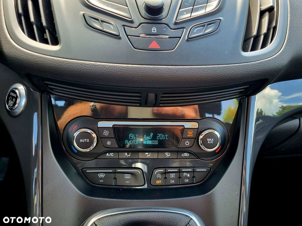 Ford Kuga 1.5 EcoBoost 2x4 Titanium - 19