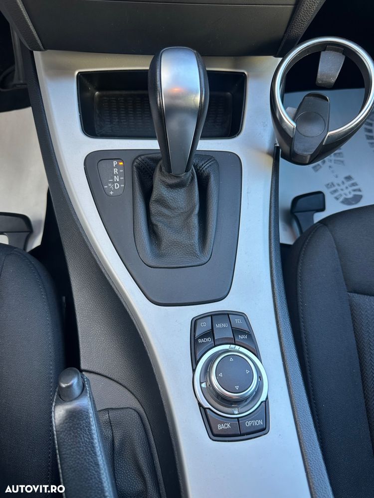 BMW Seria 3 318d DPF Touring Aut. - 24