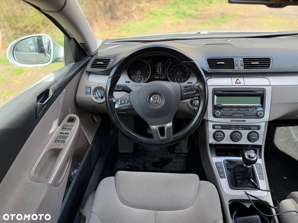 Volkswagen Passat 2.0 TDI Comfortline - 16