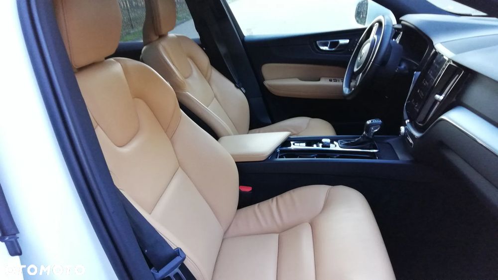 Volvo XC 60 T5 AWD Momentum - 12