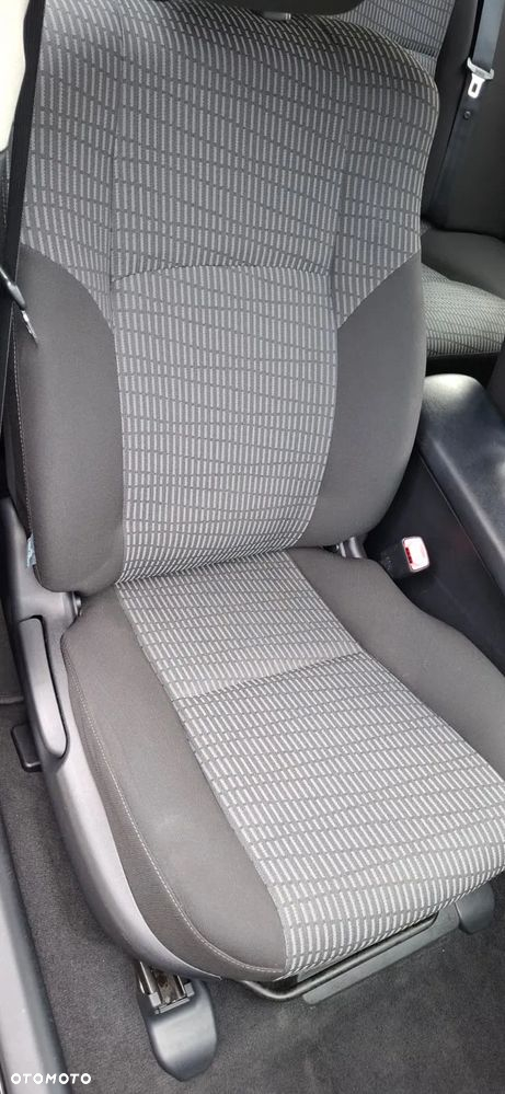 Toyota Avensis 1.8 Sol NAVI - 25