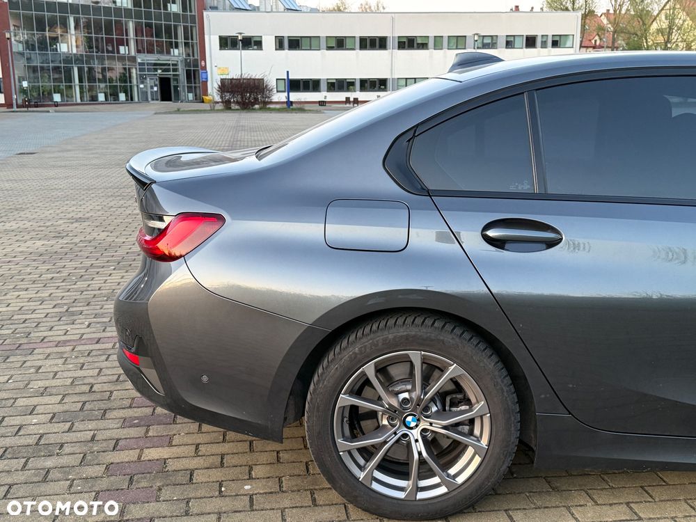 BMW Seria 3 330i - 11