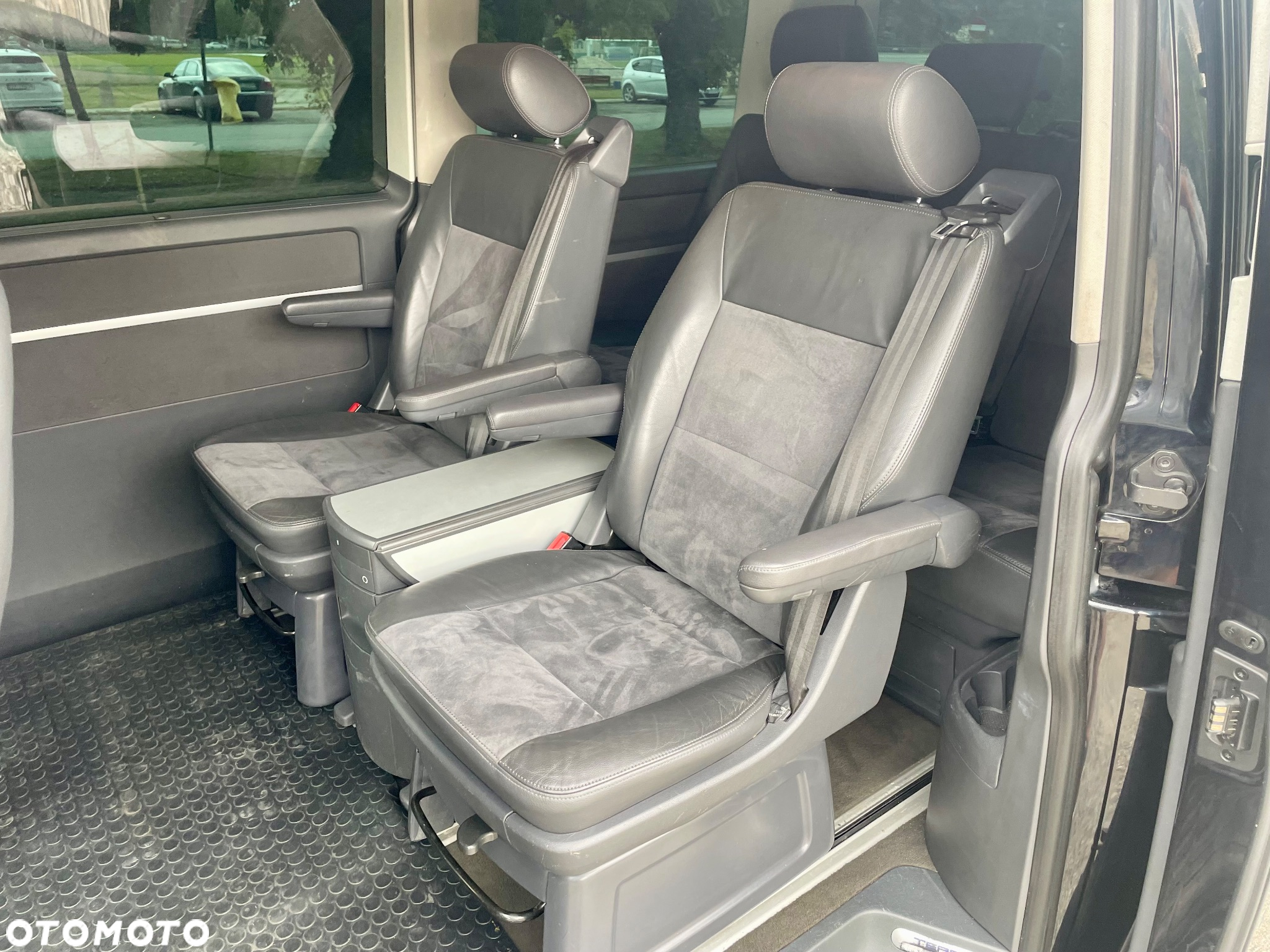 Volkswagen Multivan - 19