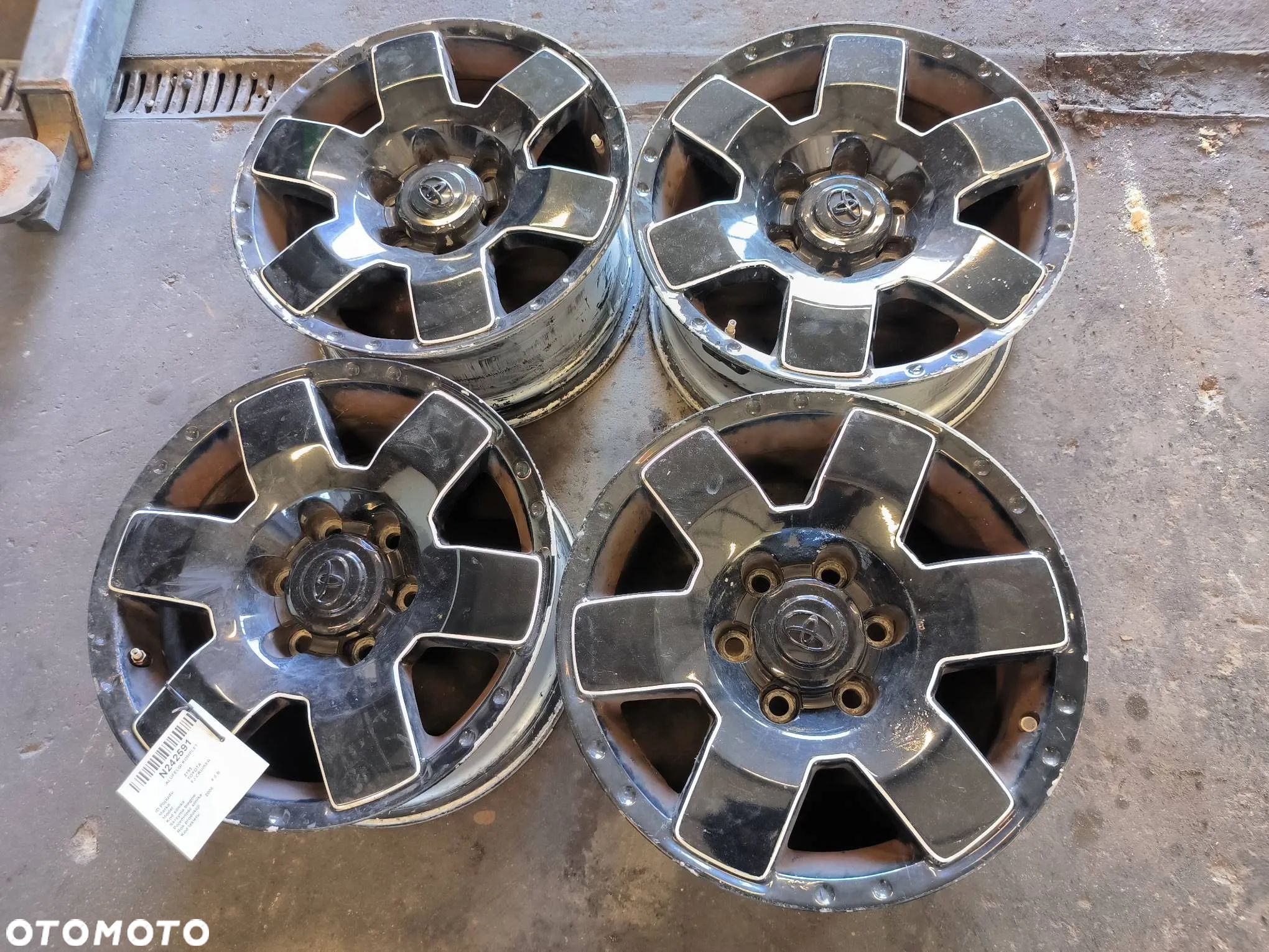 Felgi aluminiowe R17 6x139.70 Kita Toyota FJ cruiser 4.0 V6 2007 - 1