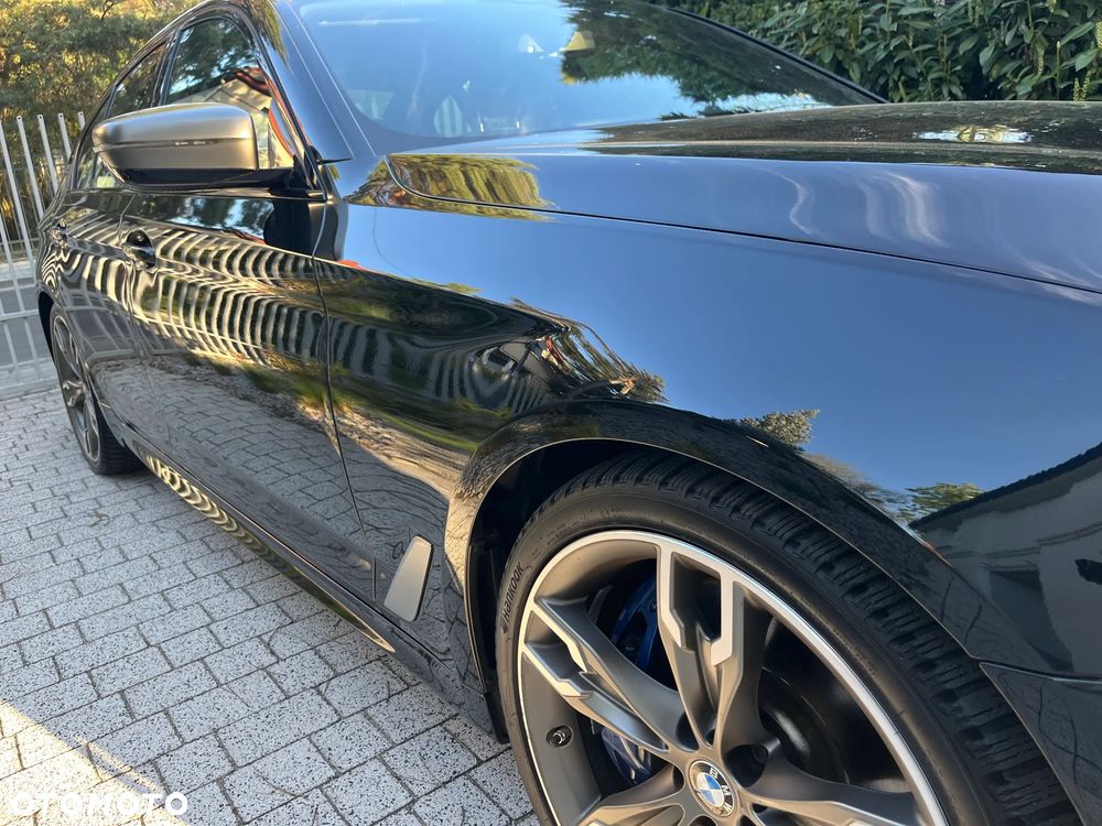 BMW Seria 5 M550i xDrive sport - 13