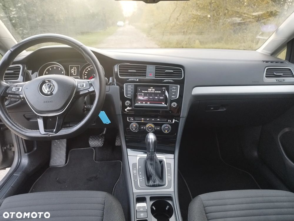 Volkswagen Golf - 11