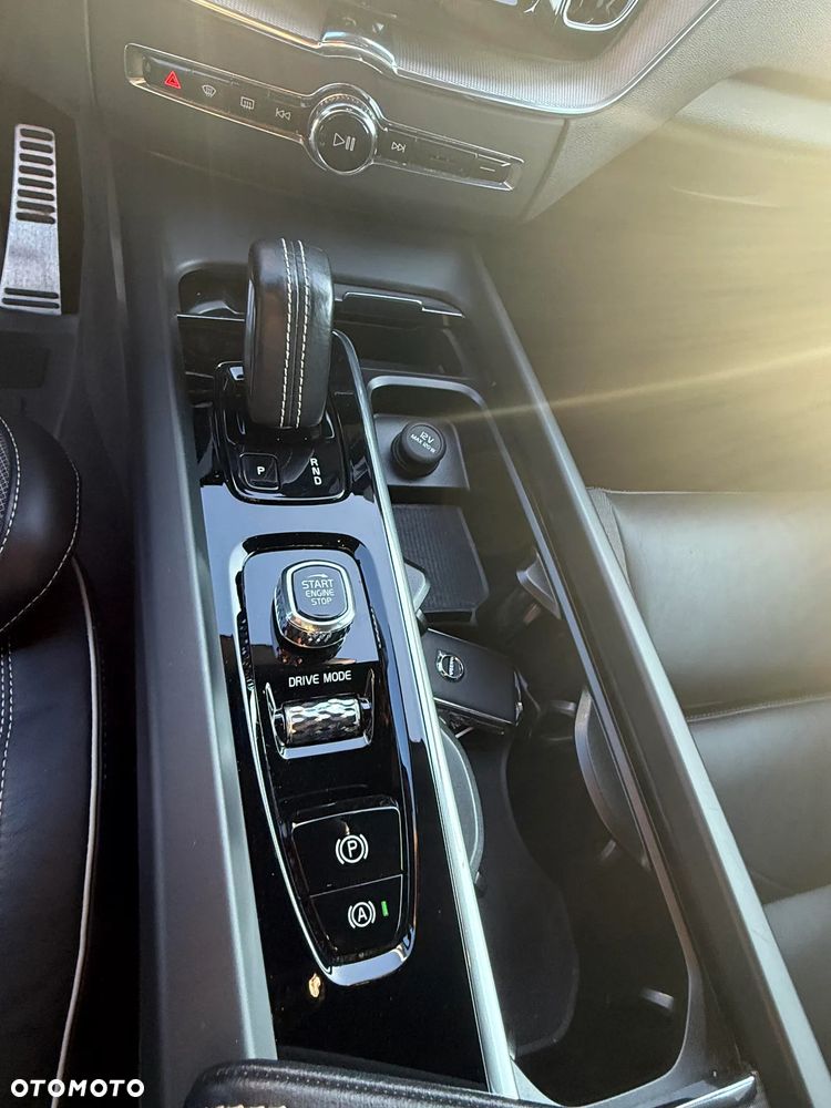 Volvo XC 60 D4 AWD R-Design - 12