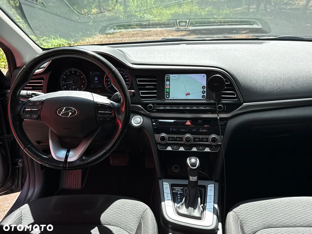 Hyundai Elantra 1.6 Style - 8