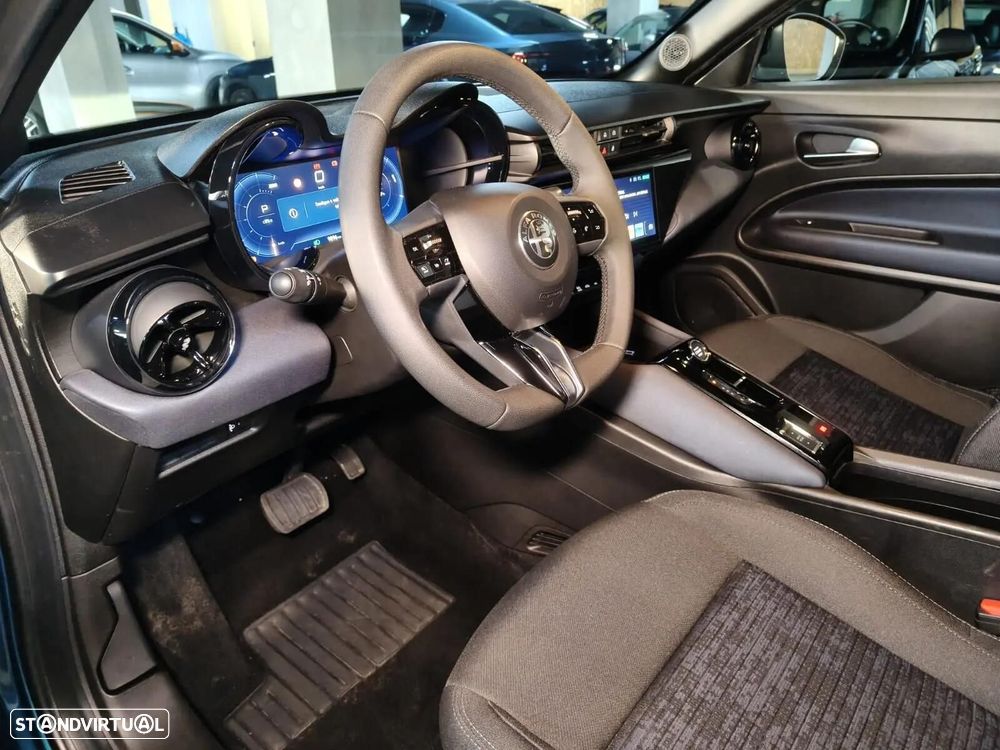 Alfa Romeo Junior Elletrica 50 kWh - 35