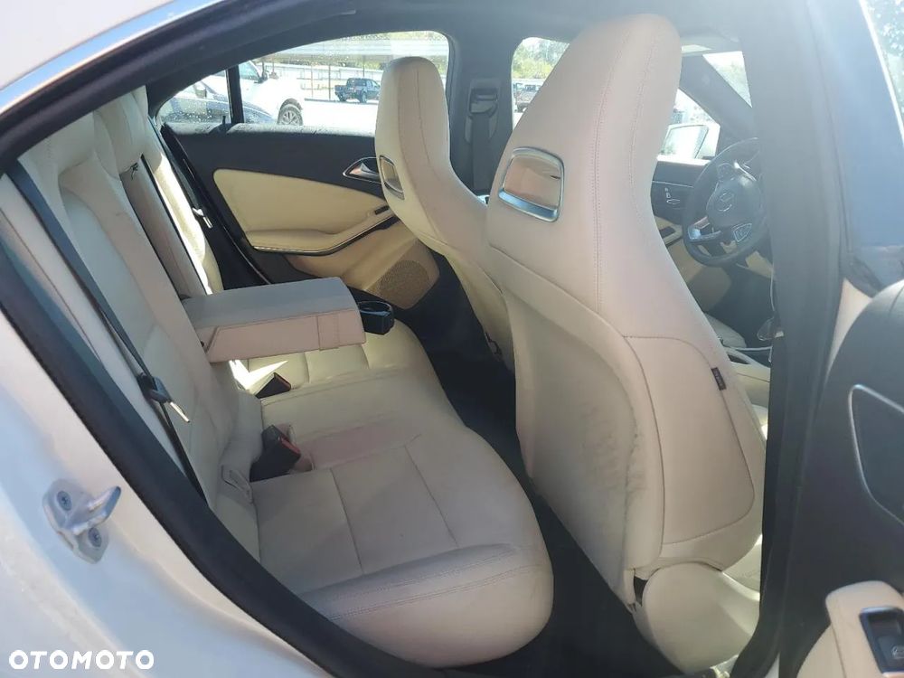 Mercedes-Benz CLA 250 7G-DCT Sport - 9