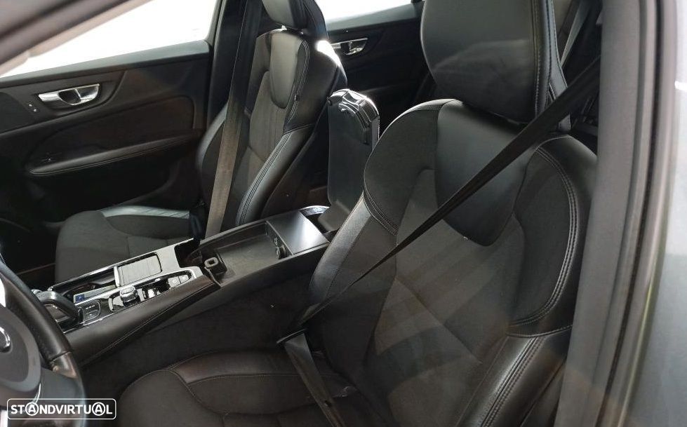 Volvo V60 2.0 T8 AWD TE Momentum - 4