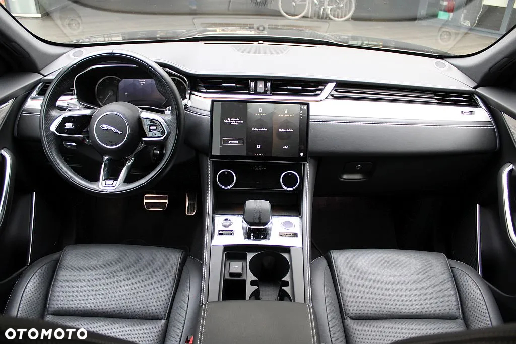 Jaguar F-Pace - 16