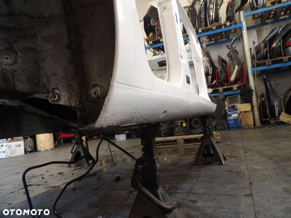 SKODA OCTAVIA III 3 LIFTBACK PRÓG PRAWY  F9E - 3