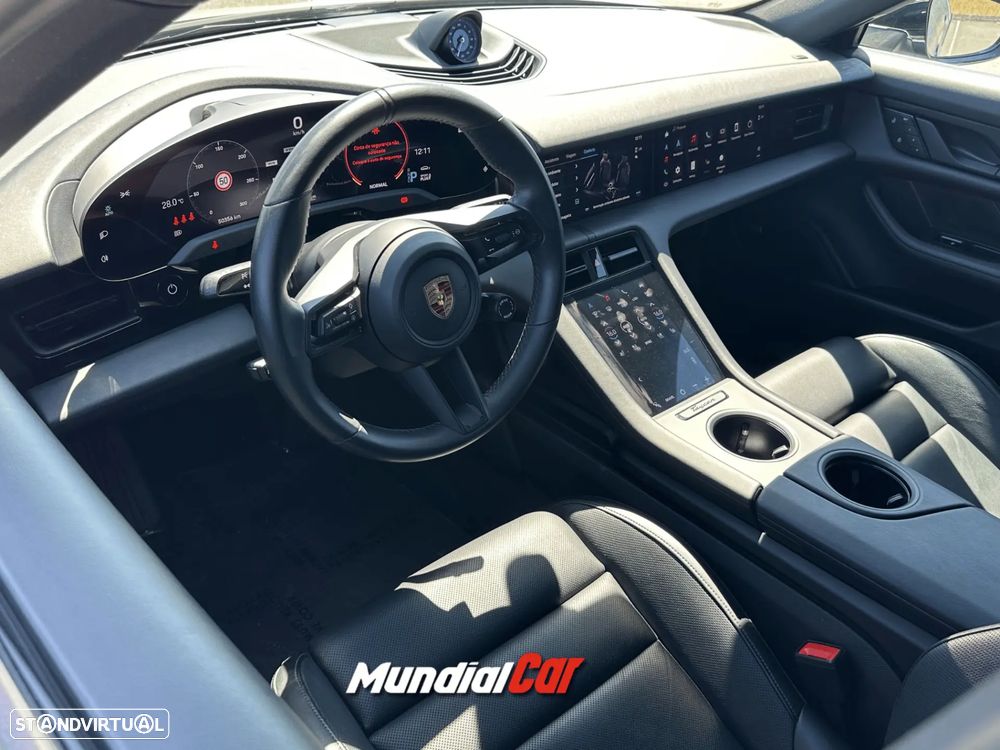 Porsche Taycan Cross Turismo 4 - 9
