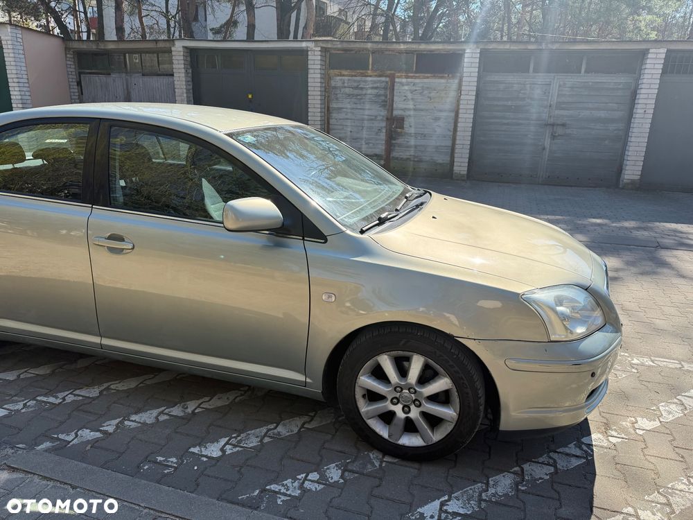 Toyota Avensis 1.8 VVT-i Sol - 11