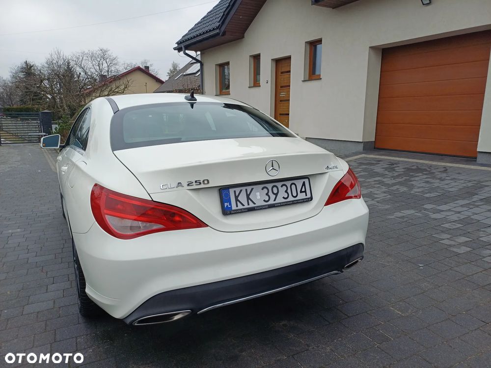 Mercedes-Benz CLA 250 4Matic 7G-DCT UrbanStyle Edition - 6