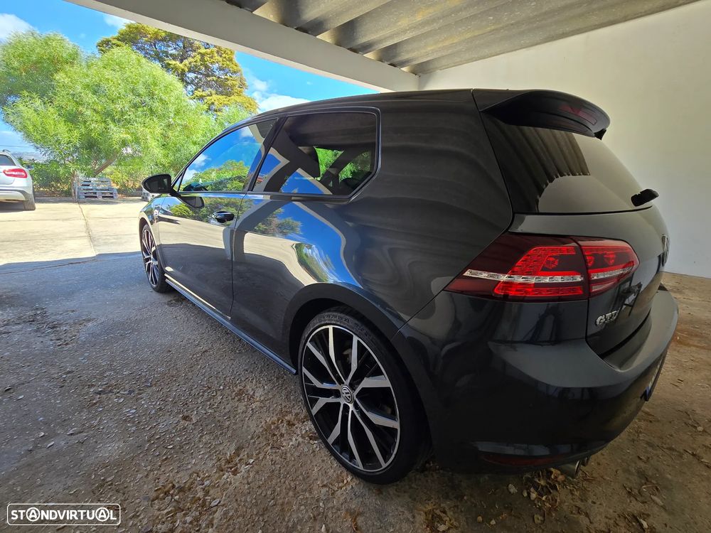Volkswagen Golf GTD BlueMotion — fotografia 3