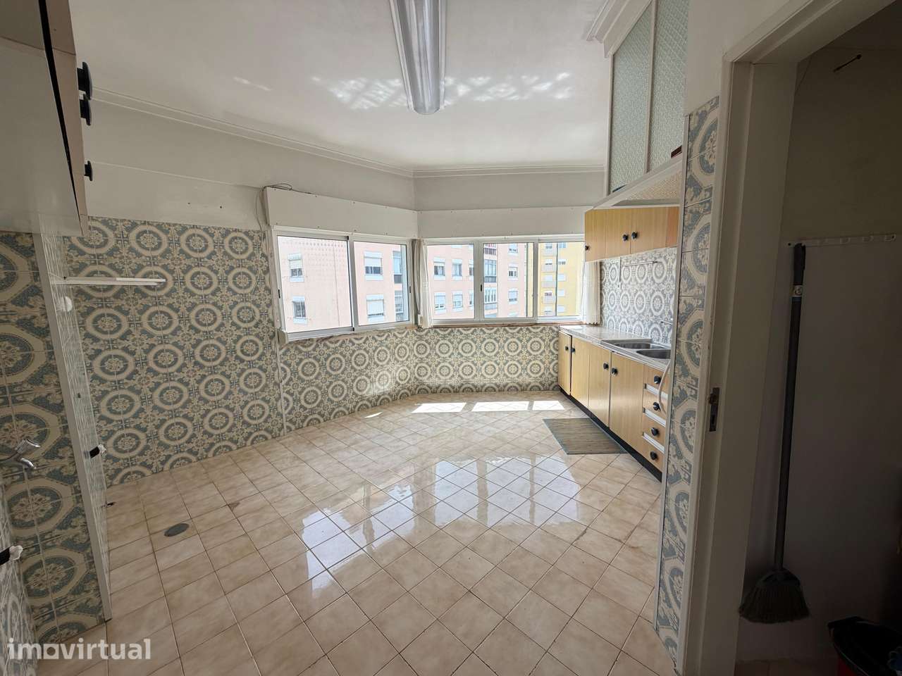Apartamento T2, localizado em Casal de São Brás - Grande imagem: 2/14