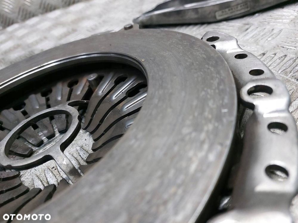 KOŁO DWUMASOWE + TARCZA + DOCISK + ŁOŻYSKO OPOROWE BMW F10 520d 2.0 D - 7