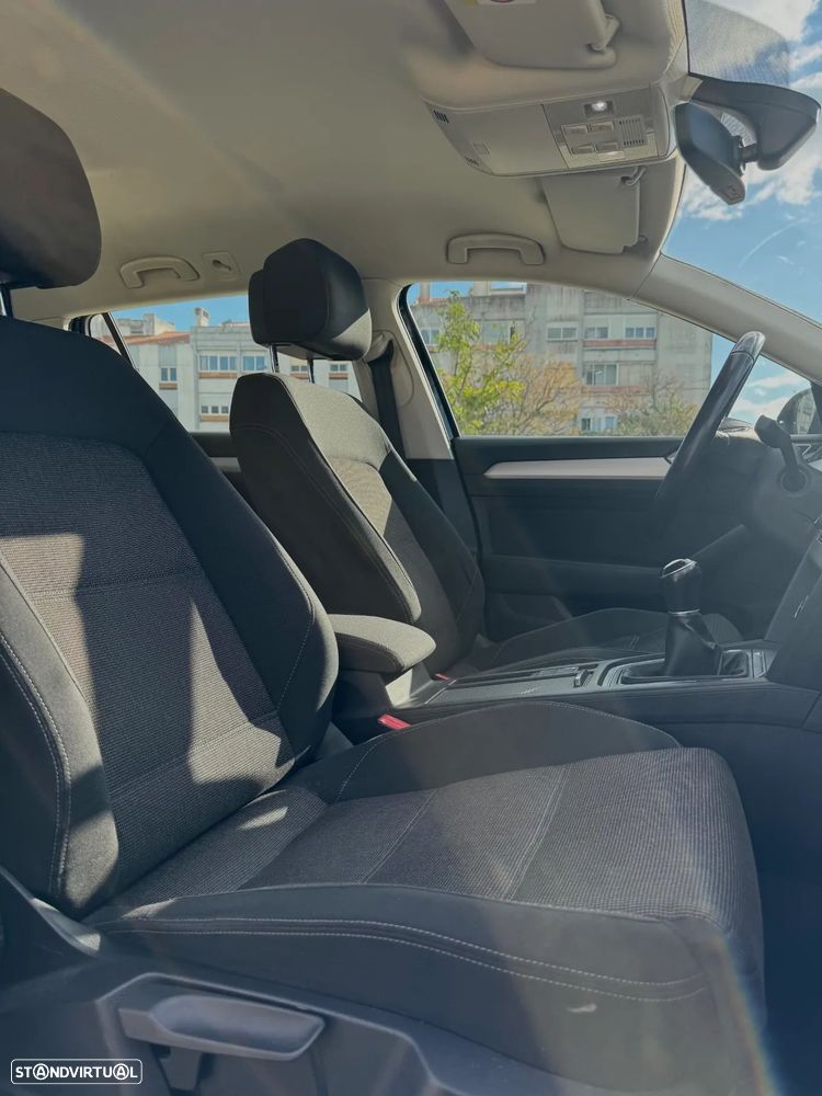 VW Passat Variant 1.6 TDI BlueMotion - 20