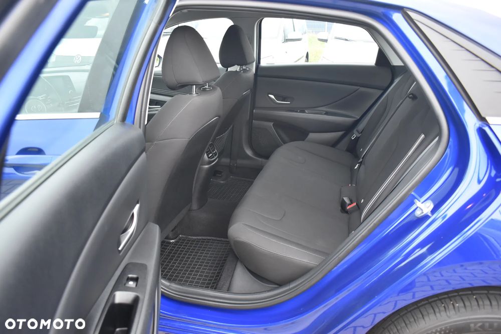 Hyundai Elantra 1.6 Smart CVT - 12