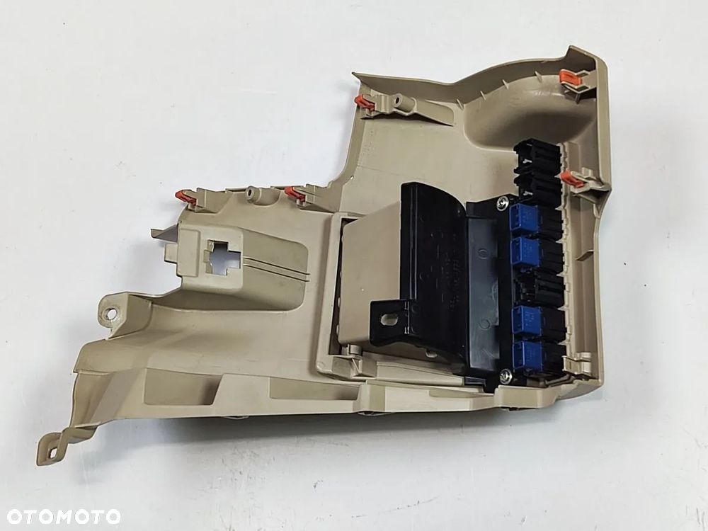 TOYOTA CAMRY od 2019r Schowek - 4
