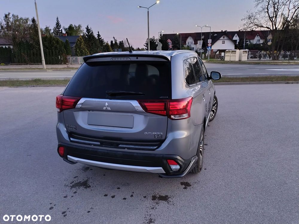 Mitsubishi Outlander - 10