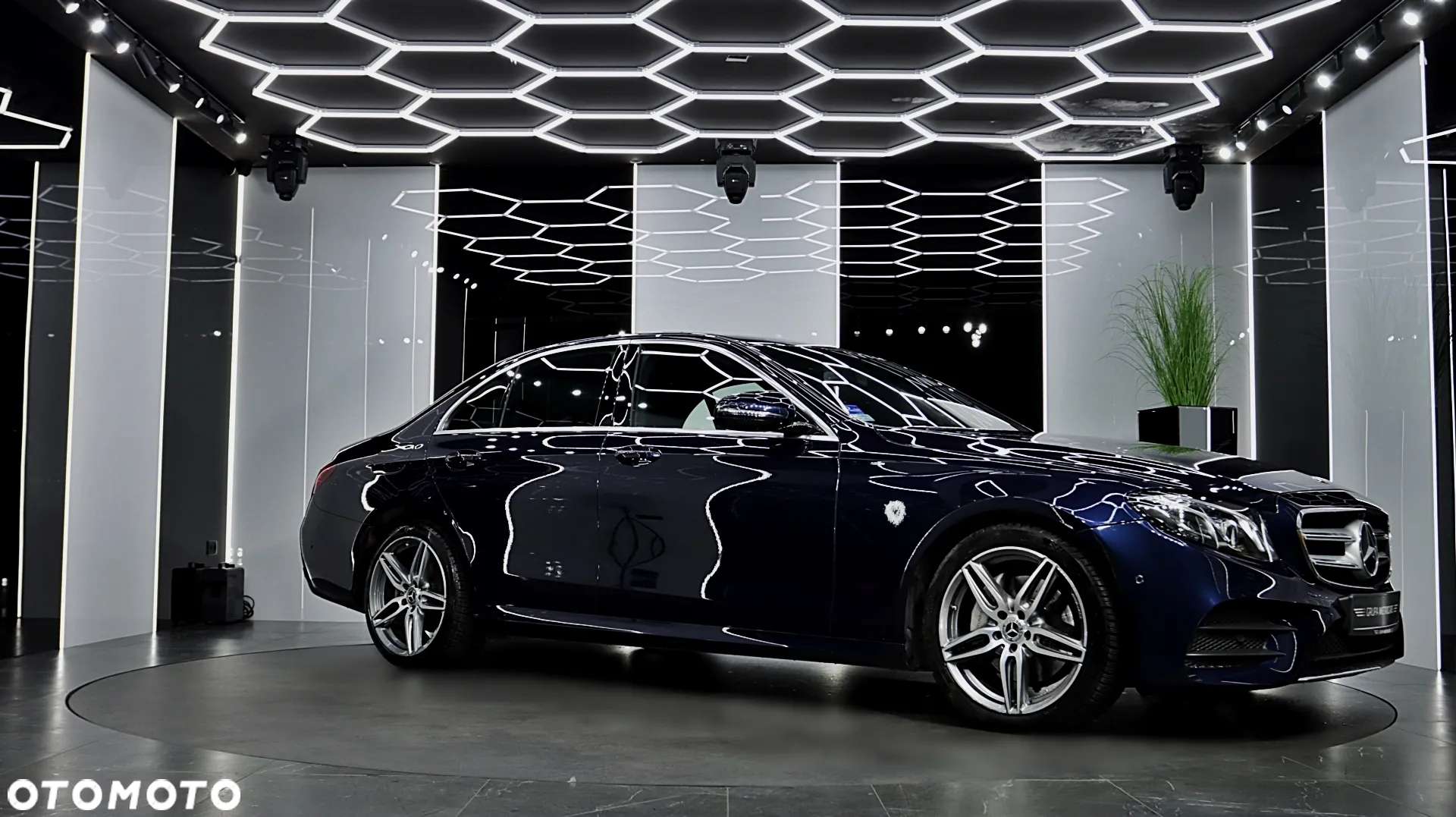 Mercedes-Benz Klasa E 220 d 4-Matic 9G-TRONIC - 11
