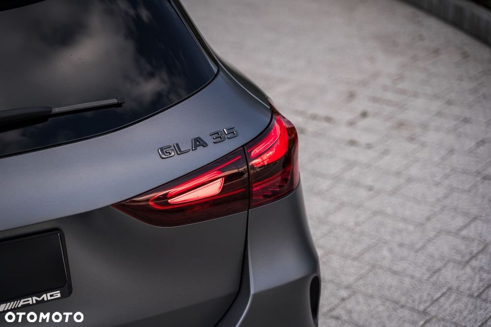 Mercedes-Benz GLA - 16