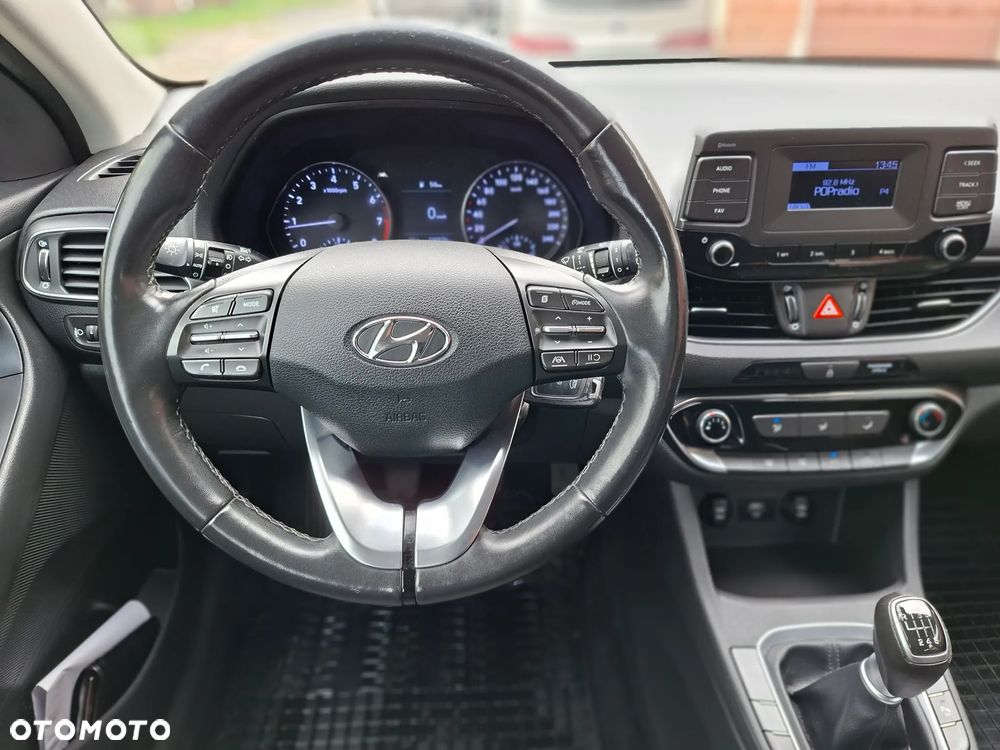 Hyundai i30 1.5 DPI Classic + - 13
