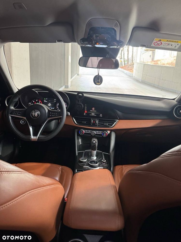 Alfa Romeo Giulia - 5