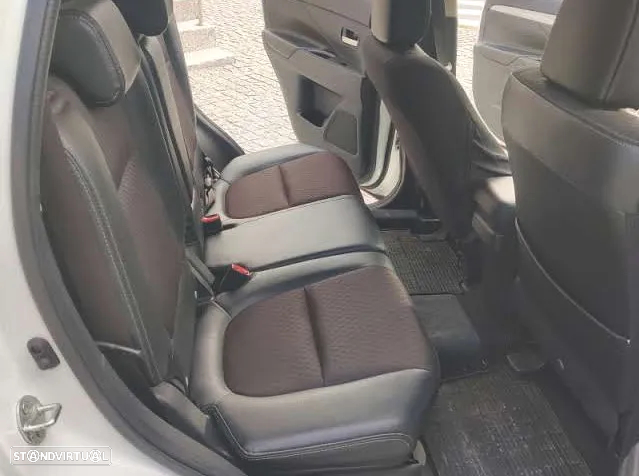 Mitsubishi Outlander 2.0 PHEV Intense Navi - 13