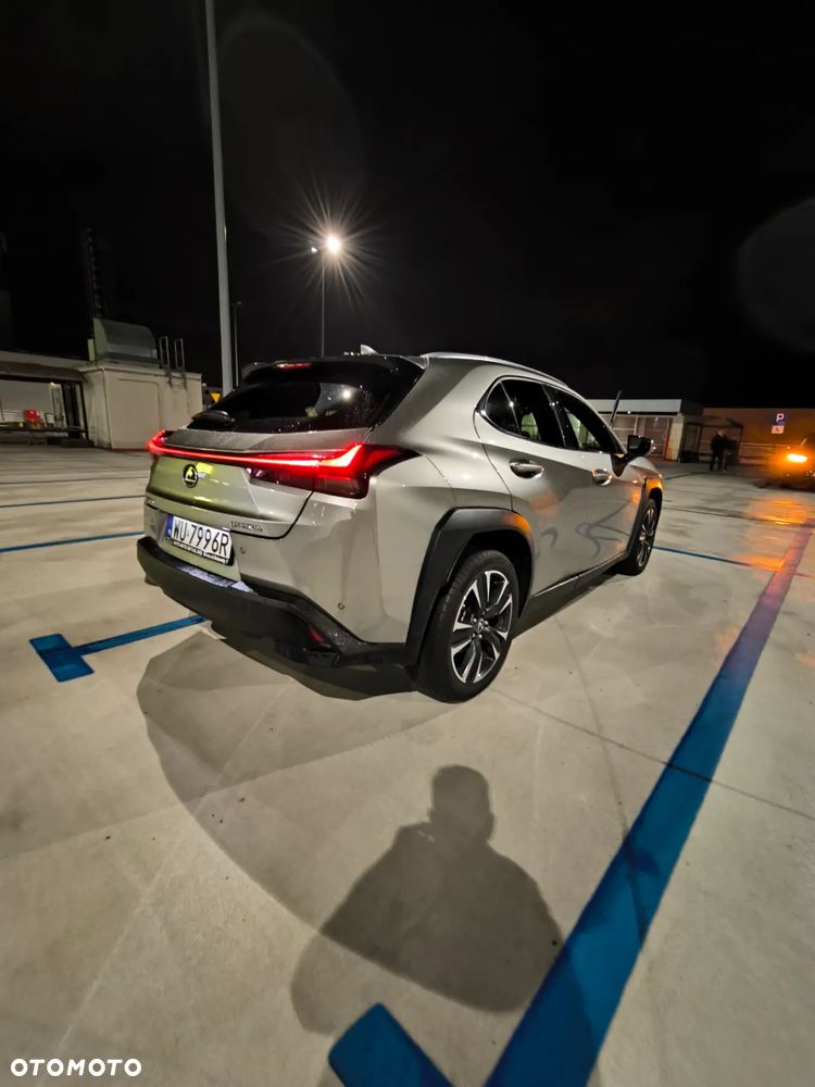 Lexus UX - 5