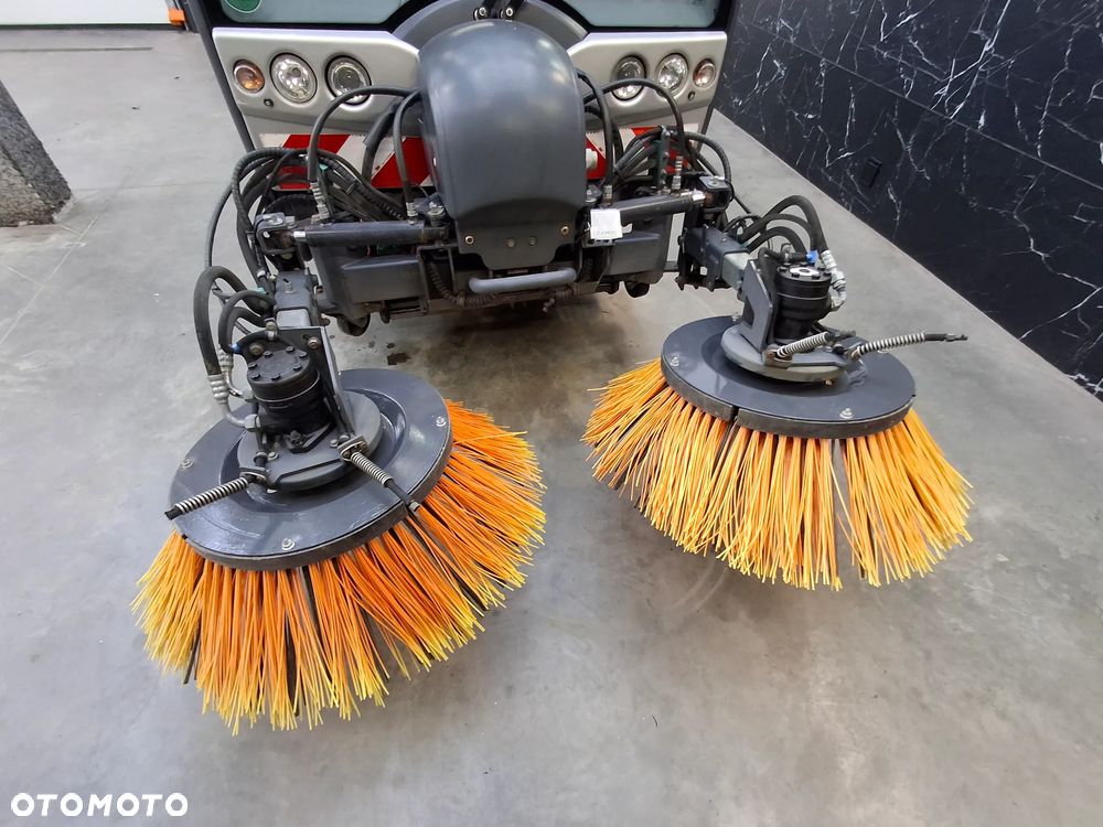 Inny Zamiatarka Hako Citymaster 2000 Klimatyzacja 2 Osie Skrętne Oświetlenie Ostrzegawcze Zamiatarka Chodnikowa 2016r - 27