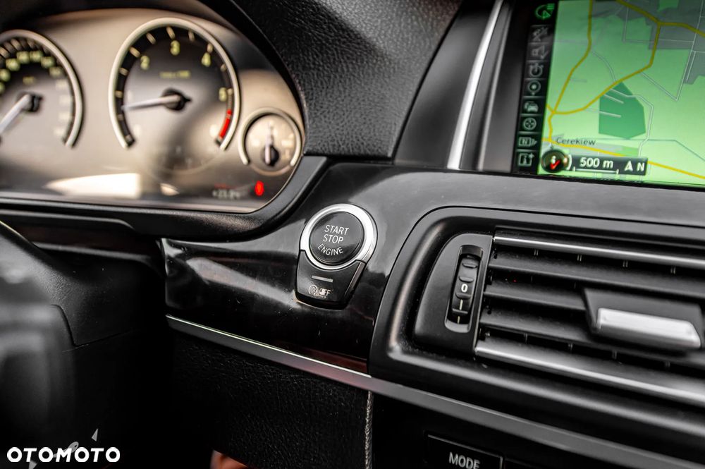 BMW Seria 5 530d Sport-Aut Luxury Line - 31