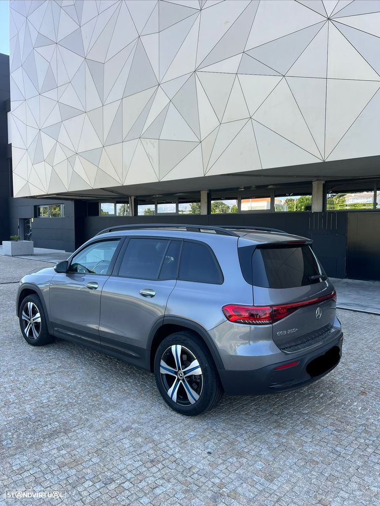 Mercedes-Benz EQB 250+ - 8