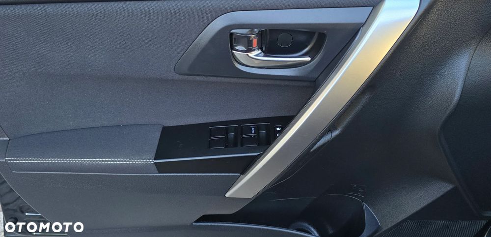 Toyota Auris 1.8 HSD Prestige - 10