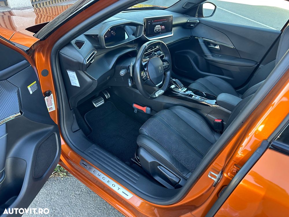 Peugeot 2008 1.2 L PureTech STT EAT8 GT Line - 23