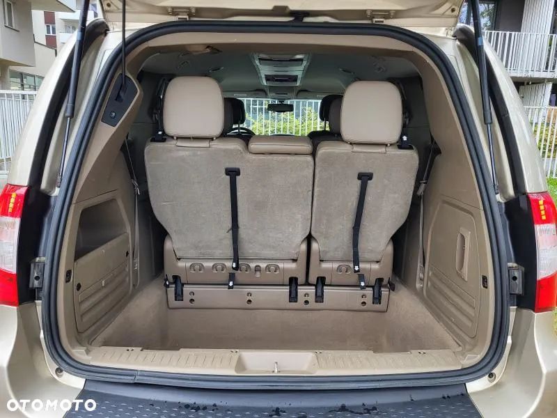 Chrysler Town & Country 3.6 Touring - 31