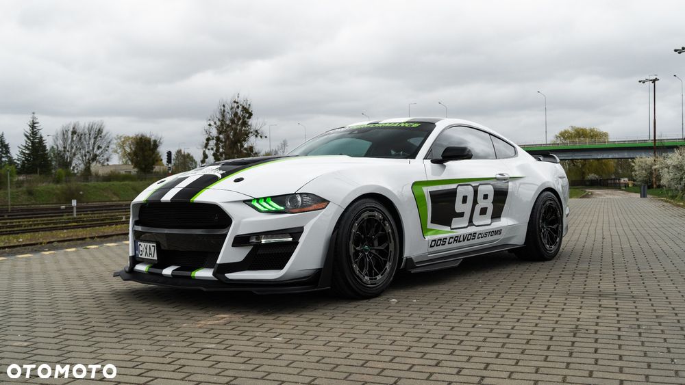Ford Mustang - 4