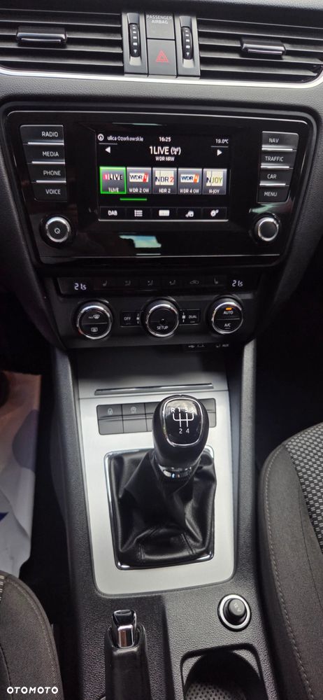 Skoda Octavia 1.6 TDI DPF Ambiente - 25