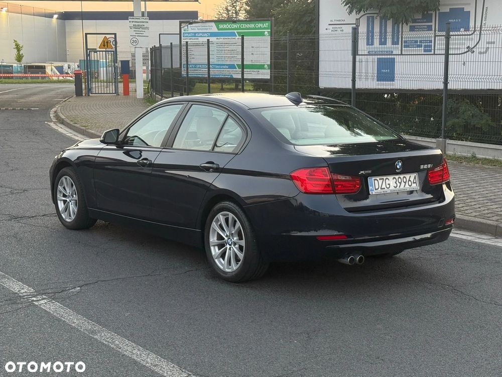 BMW Seria 3 328i xDrive Sport-Aut Luxury Line - 20