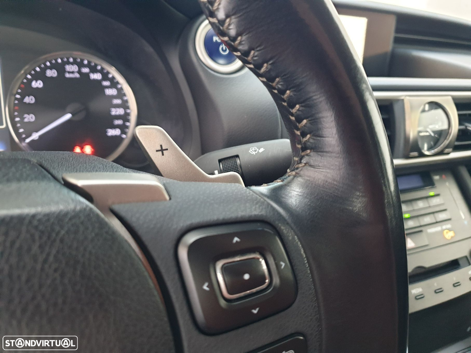 Lexus IS 300H Sport Edition - 17