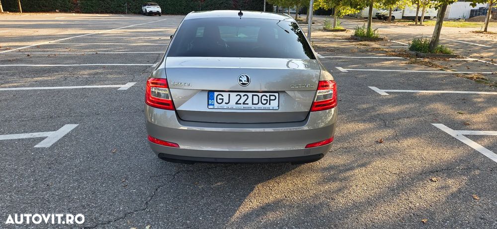 Skoda Octavia 2.0 TDI STYLE DSG - 12