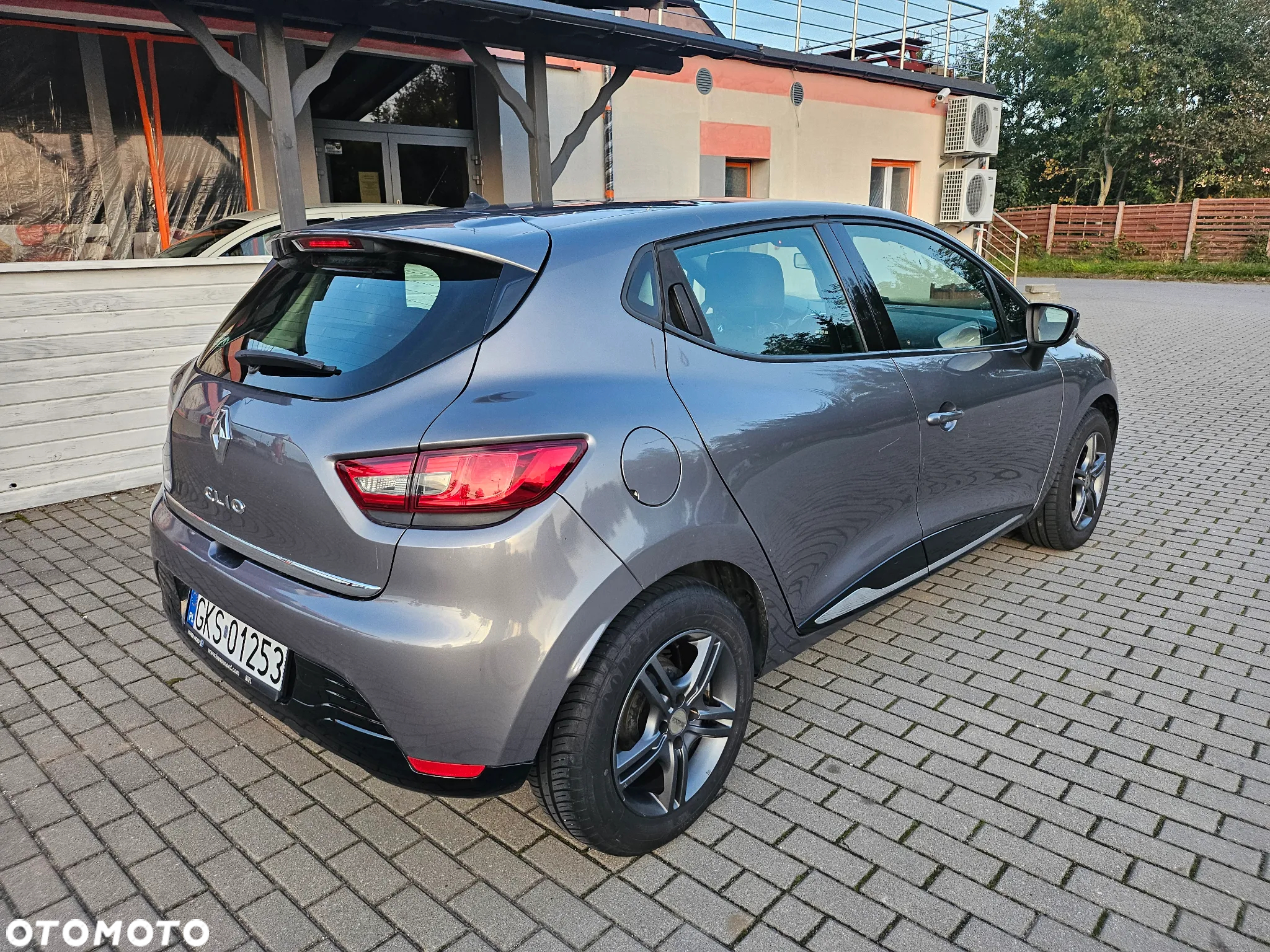 Renault Clio 1.2 16V 75 Experience - 10