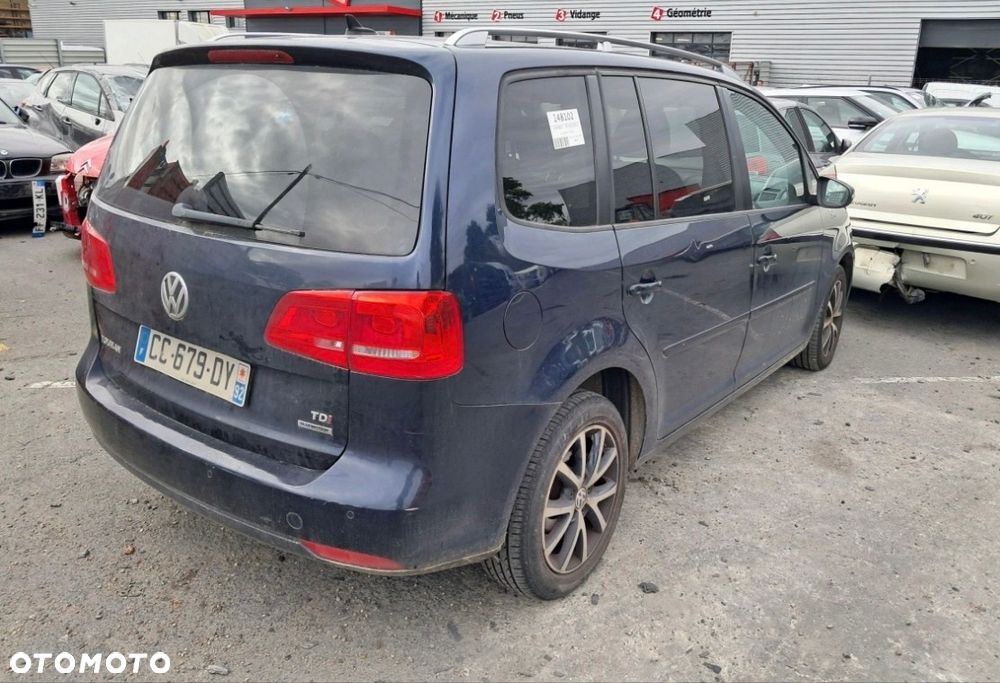 Volkswagen Touran 1.6 TDI DPF BlueMotion Technology DSG Highline - 3