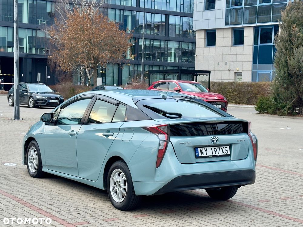 Toyota Prius 1.8 HSD Prestige - 6