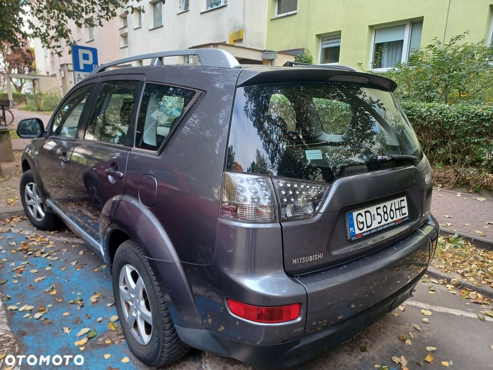 Mitsubishi Outlander - 2