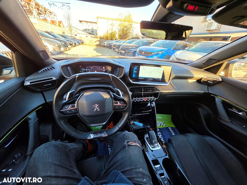 Peugeot 2008 PureTech 130 EAT8 GT Pack - 25