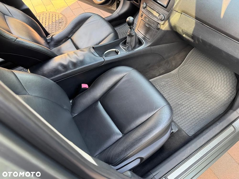 Toyota Avensis 2.2 D-4D Sol Plus Platinium - 15